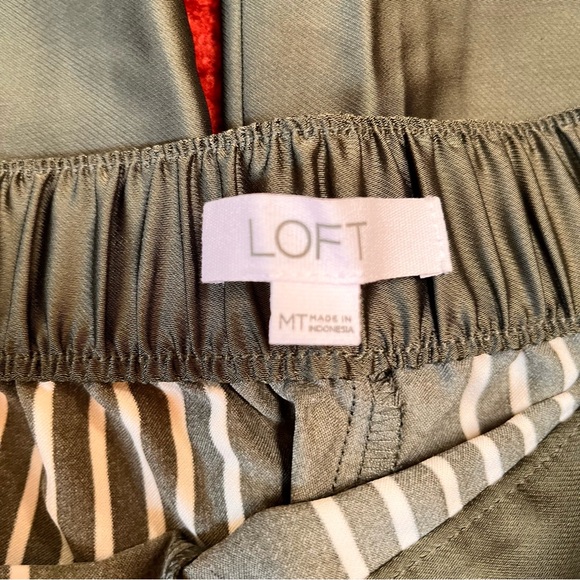 ♥️Host Pick♥️LOFT Fluid Pull On Wide Leg Pants in Striped Twill, size MT - Picture 5 of 7